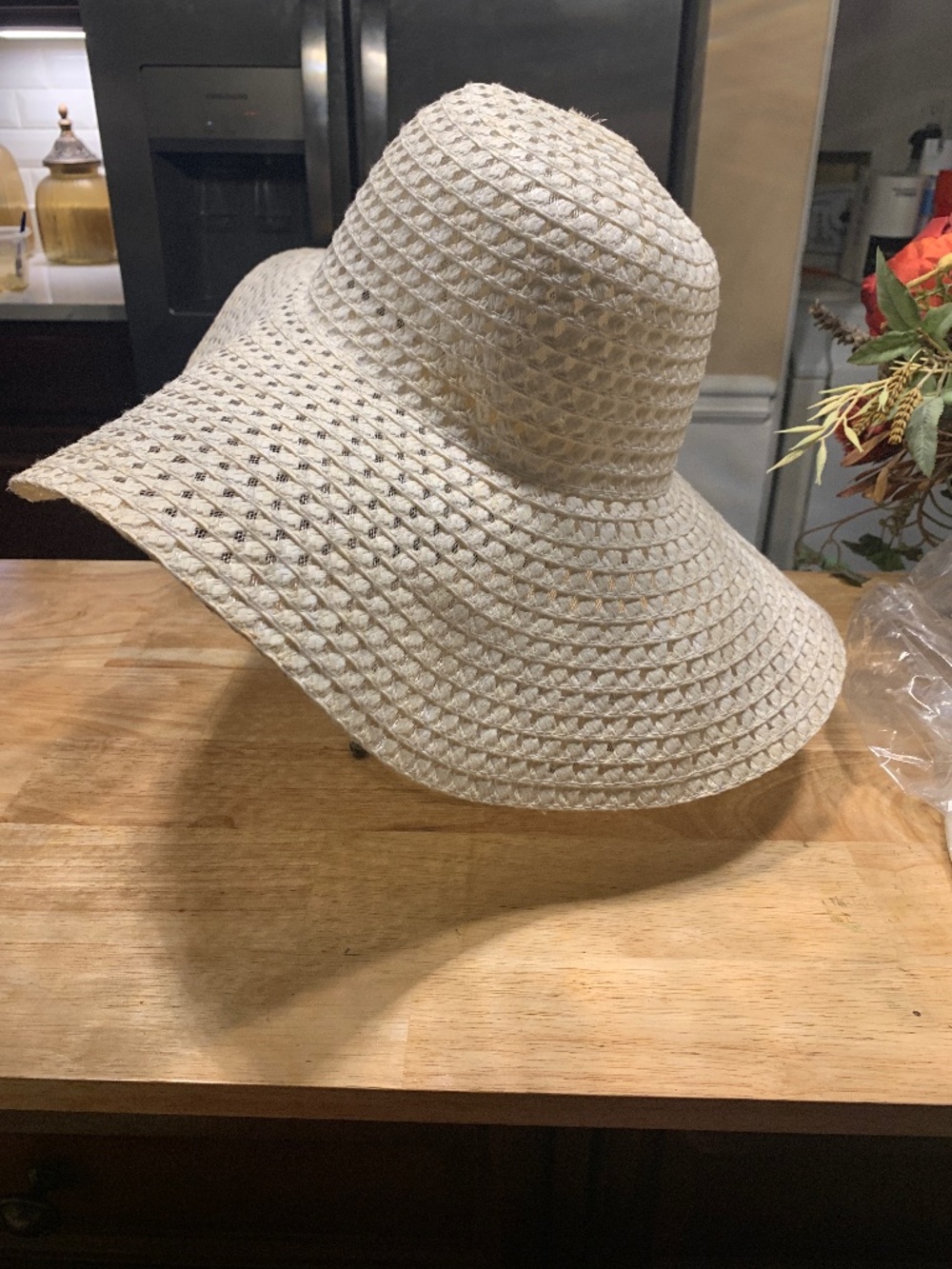 White beach hat